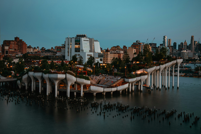 紐約漂浮島公園曾獲LIT燈光設計獎及ArchitectMagazine照明設計獎